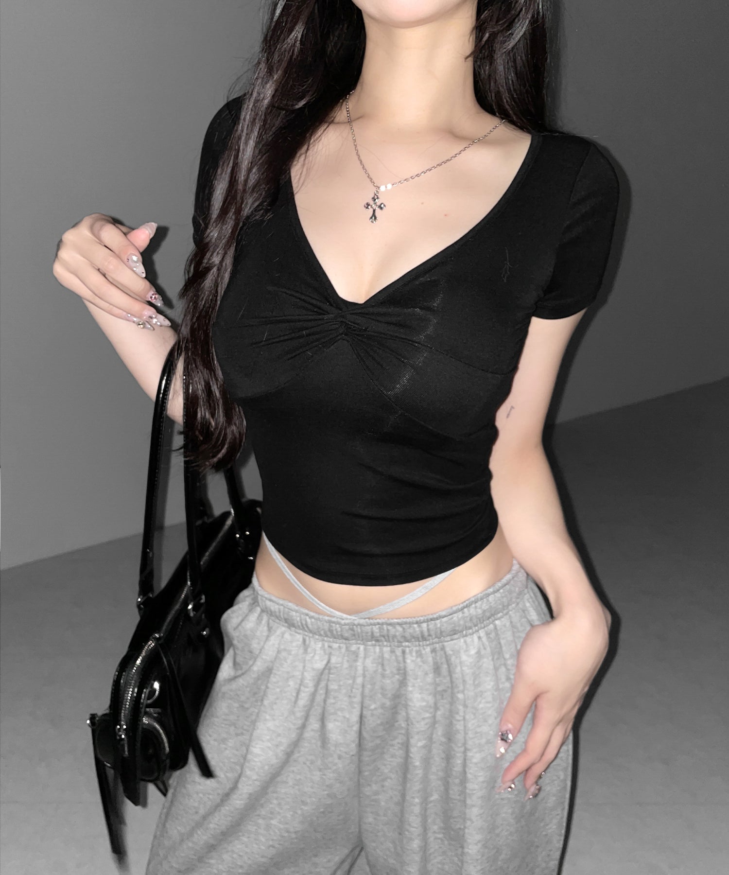 ⅤネックツイストスリムラインＴシャツ ／ V neck twist slim line T-shirts