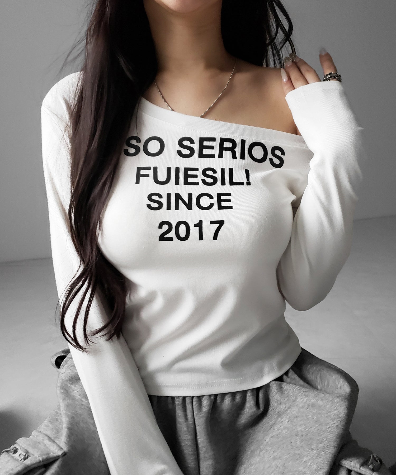 コンパクトロゴワンショルルーズロンT ／ compact logo one-Shoulder loose long-sleeve T-Shirt