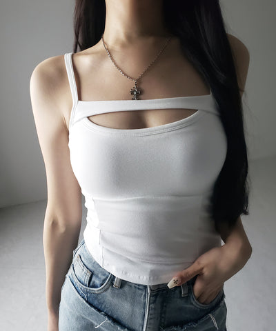 【 ３color ／ カップ付き 】胸開きカットアウトデザインスリムキャミソール ／ chest open cutout design slim camisole