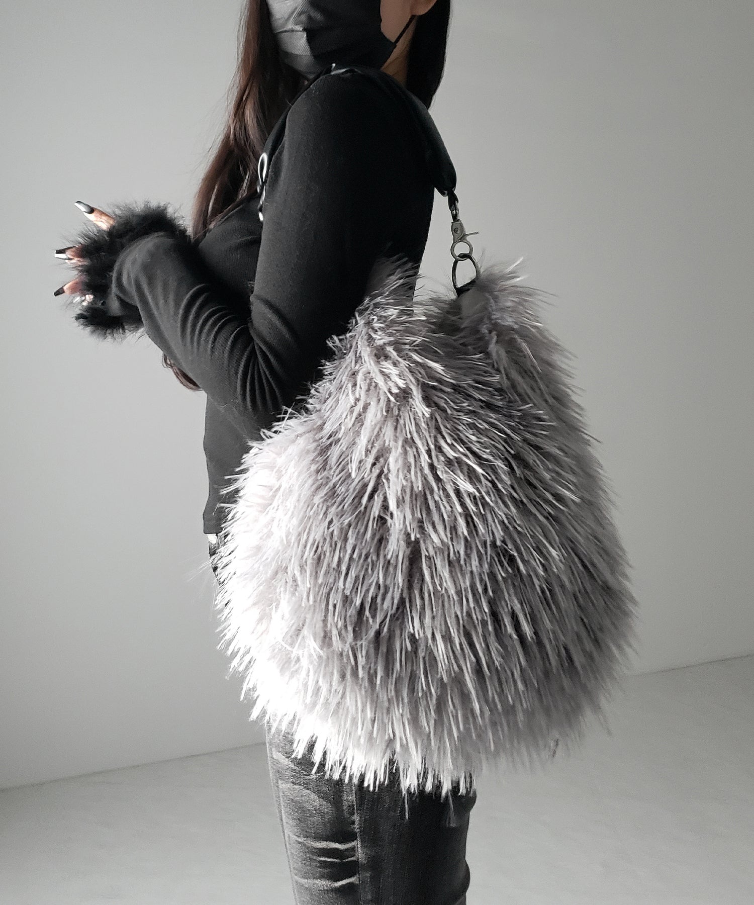【 ショルダーストラップ付き２WAY 】バイカラーシャギーファーショルダーバッグ ／ bicolor shaggy fur shoulder bag