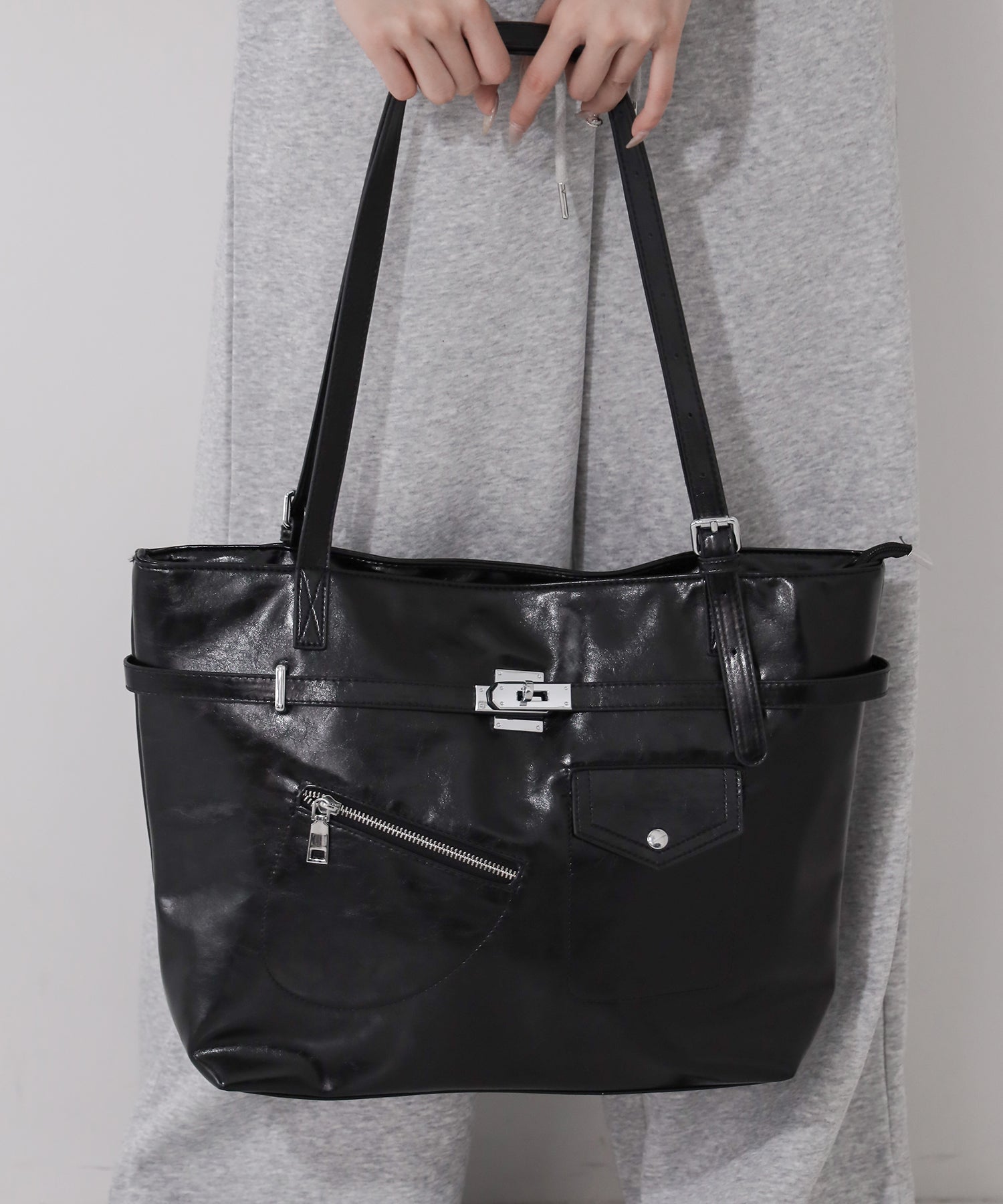 【 A4収納可 】デザインベルトフェイクレザースクエアトートバッグ ／ design belt fake leather square tote bag