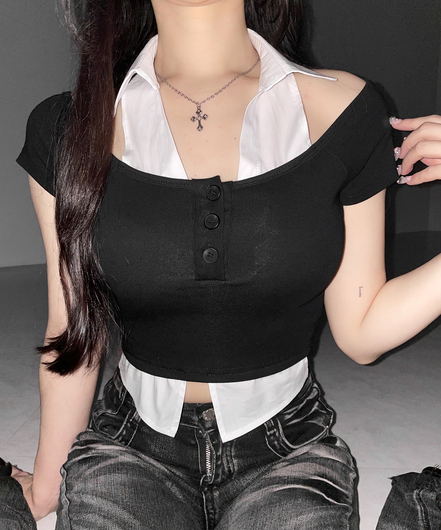 シャツレイヤードヘンリーネックカットアウトトップス ／ shirt layered henlyneck cutout tops