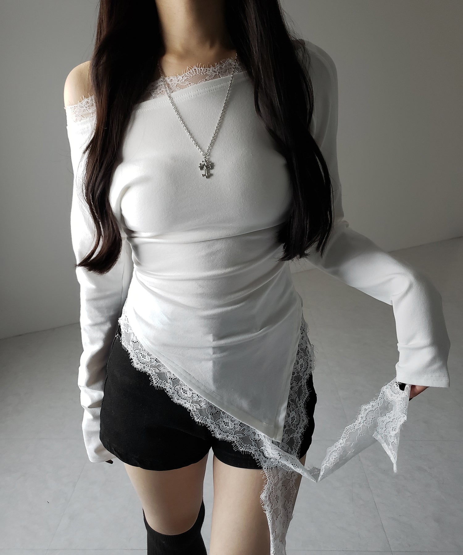 【 ２color 】ワンショルダーレースドッキングアシンメトリートップス ／ one shoulder lace docking asymmetry tops