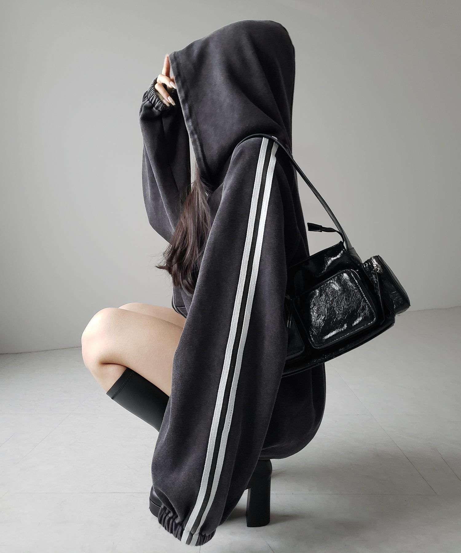 ピグメントヴィンテージ加工サイドラインジップアップパーカー ／ Pigment vintage side line zip-up hoodie