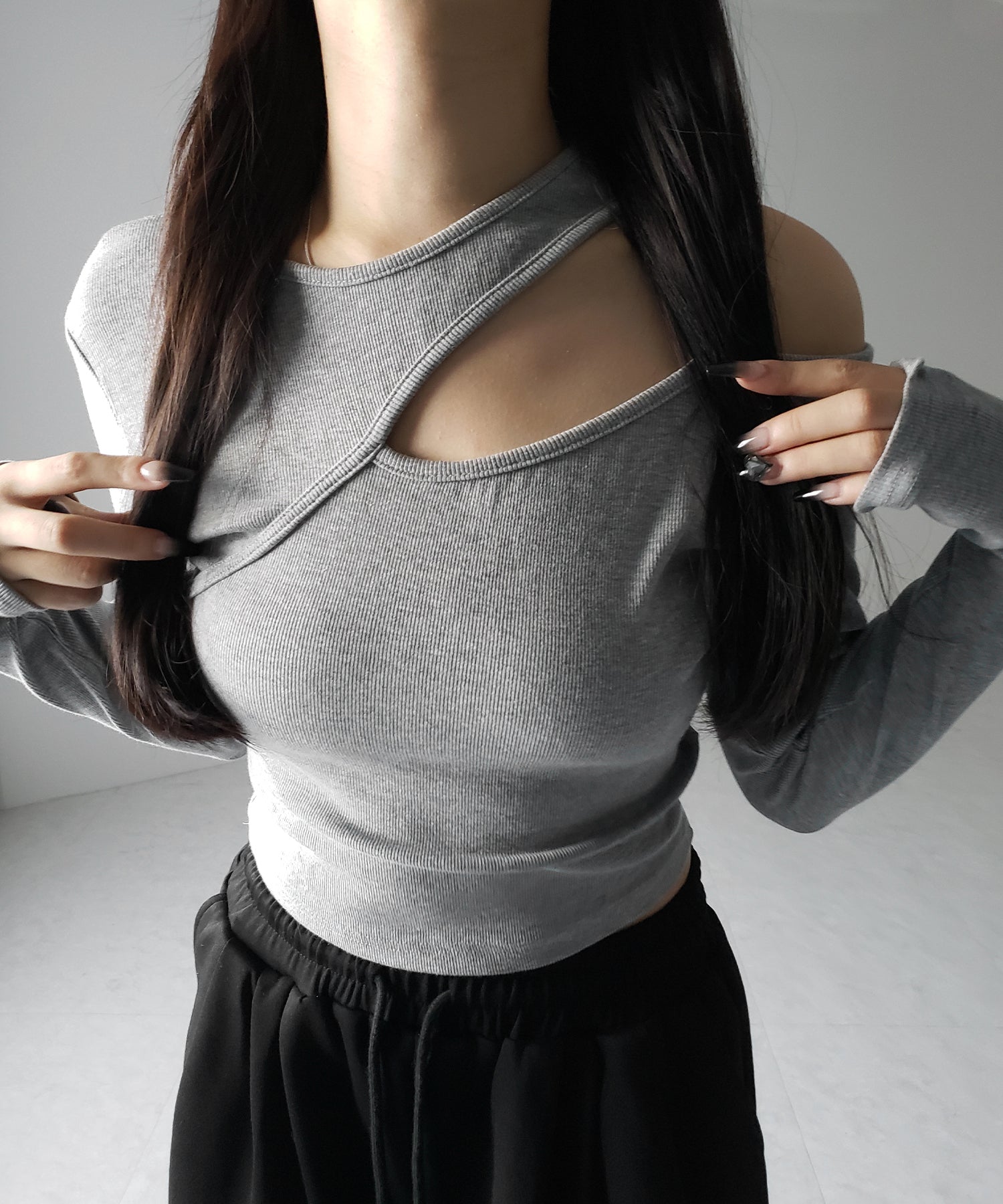 【 ３color 】ショルダーカットアウトストラップリブトップス ／ shoulder cutout strap lib tops