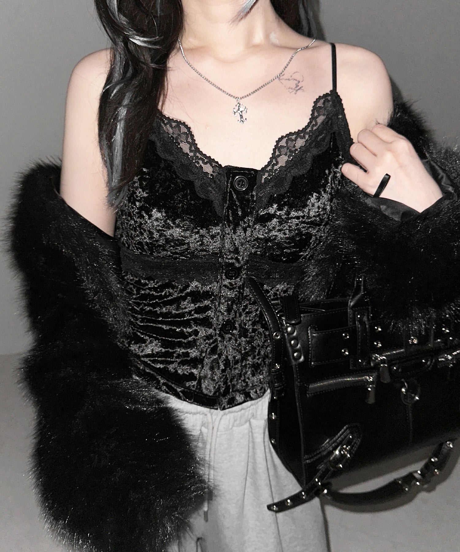 フロントボタンレースベロアショートキャミソール ／ front button lace velor short camisole