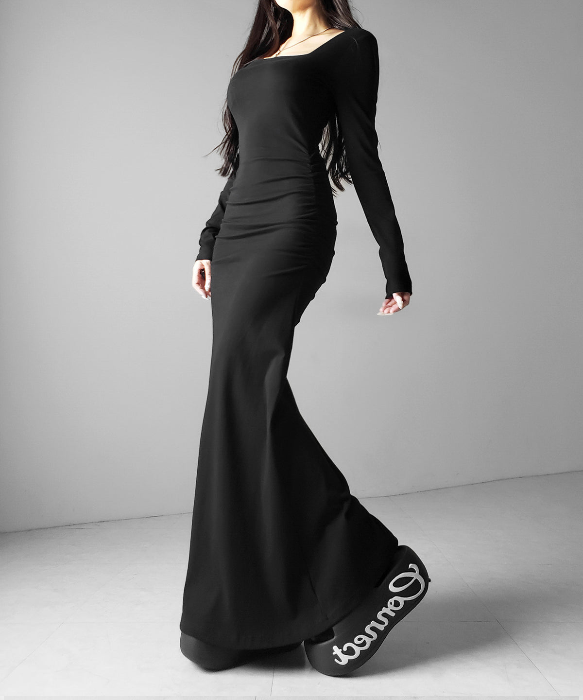 スクエアネックシャーリングマーメイド長袖ロングタイトワンピ ／ Square neck shirring mermaid long-sleeved long tight onepiece