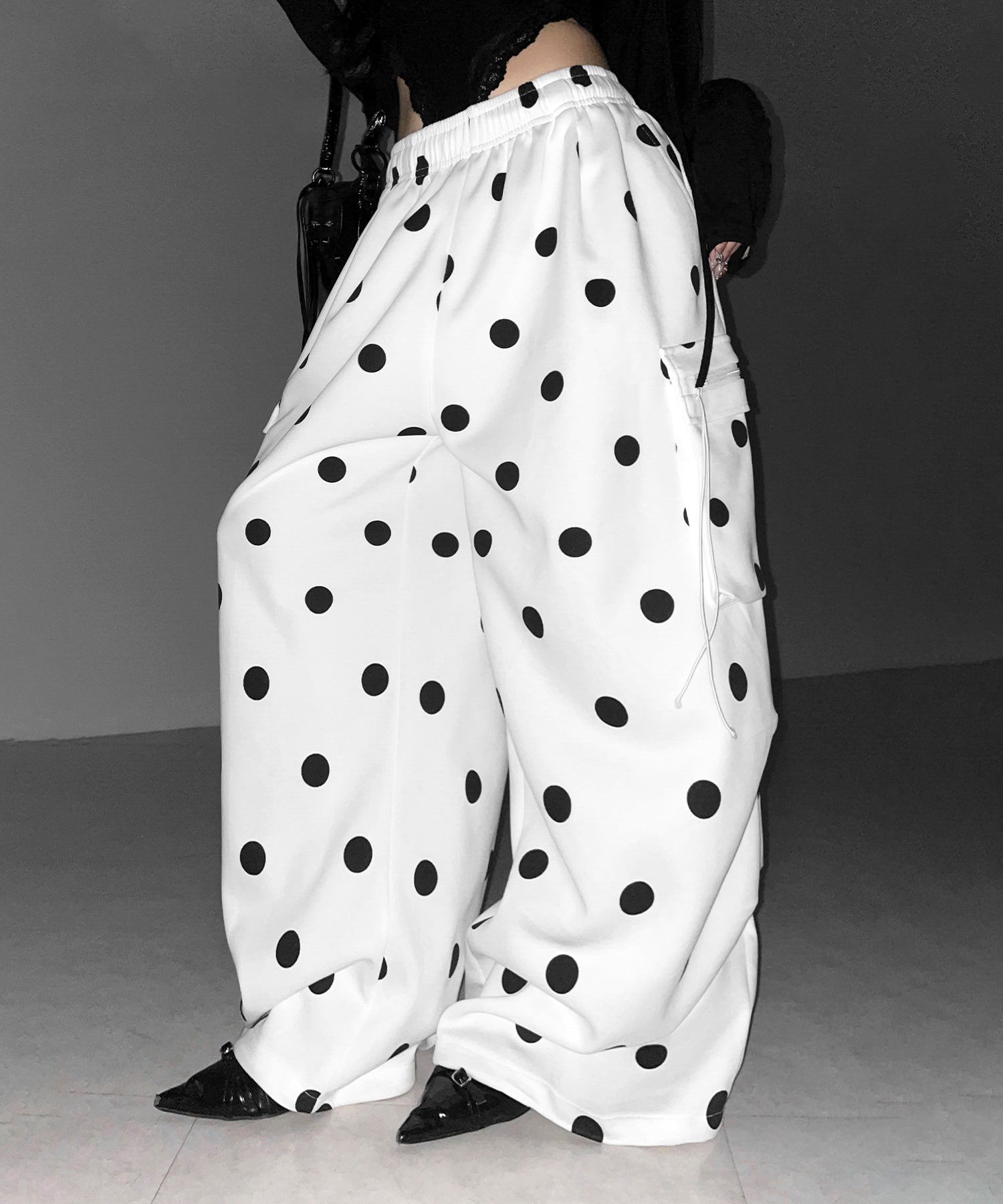 【 裾絞り可能２WAY 】ドットドローコードタックワイドカーゴスウェットパンツ ／ Dot drawcord tuck wide cargo sweatpants