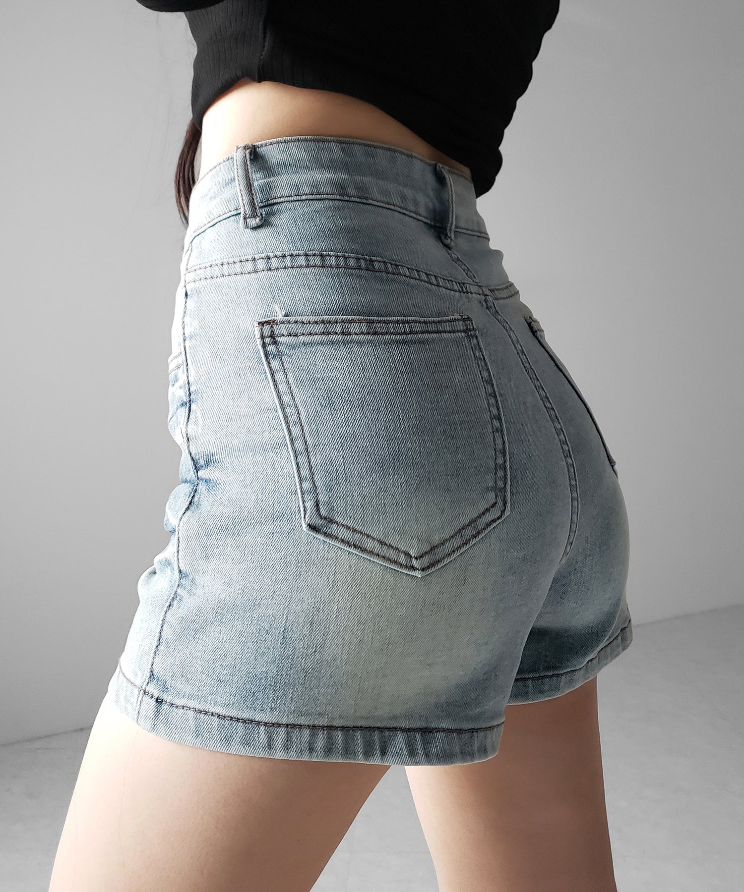 ハイウエストタイトデニムショートパンツ ／ high waist tight short pants