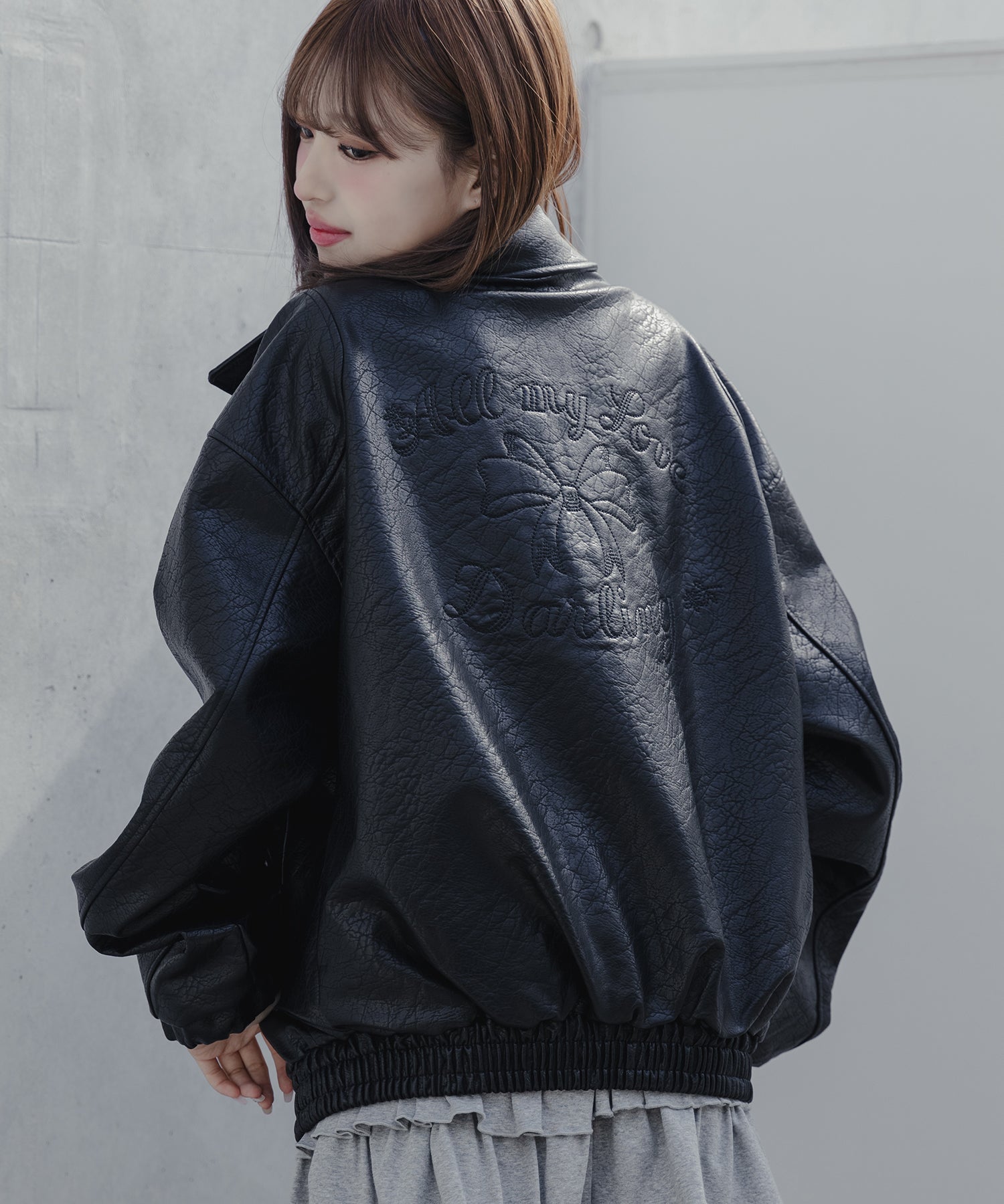 【 ２color 】バックリボン刺繍ヴィンテージライクフェイクレザーブルゾン ／ back ribbon vintage like fake leather blouson