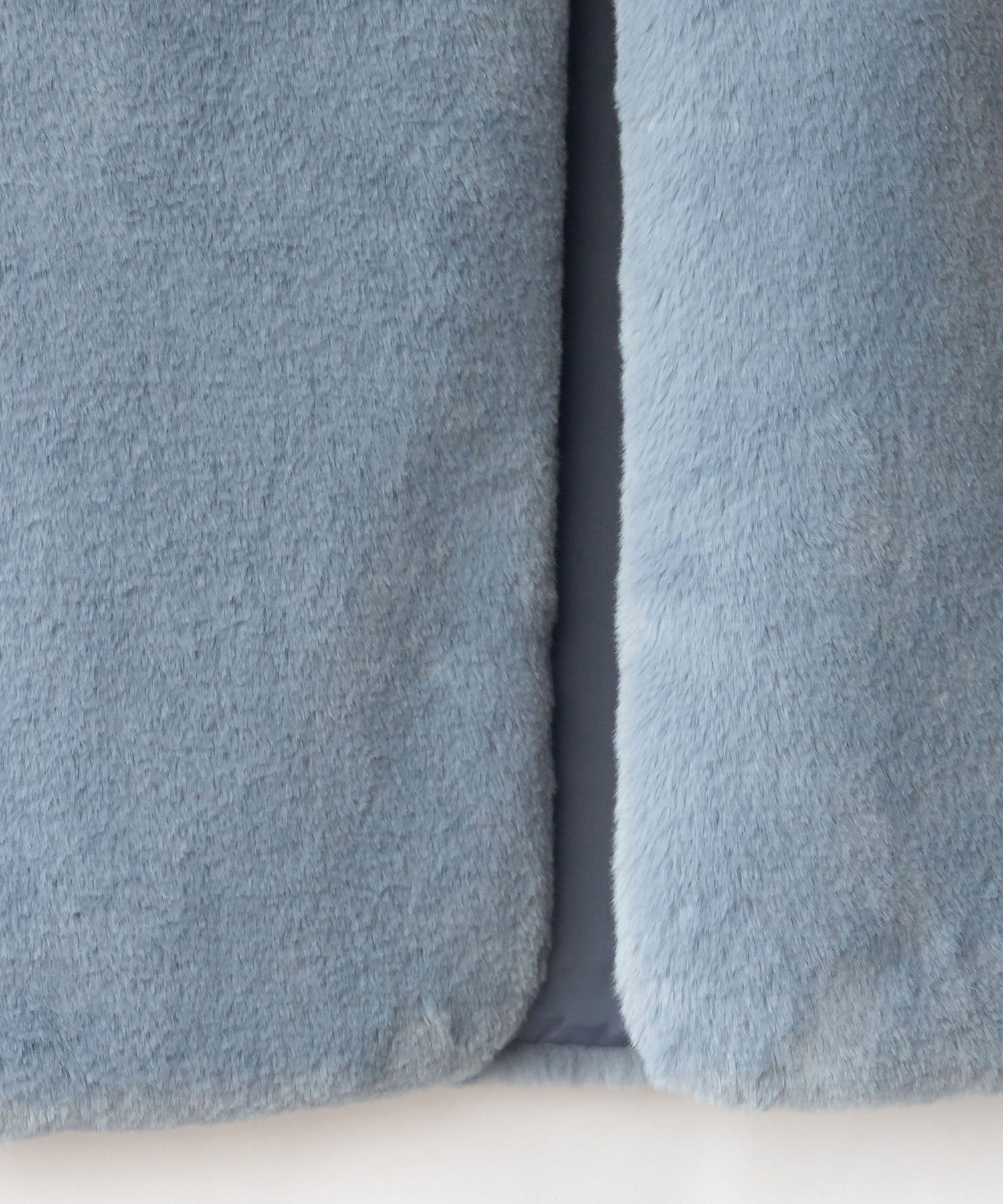 スムースタッチサイドスリットフェイクファーベスト