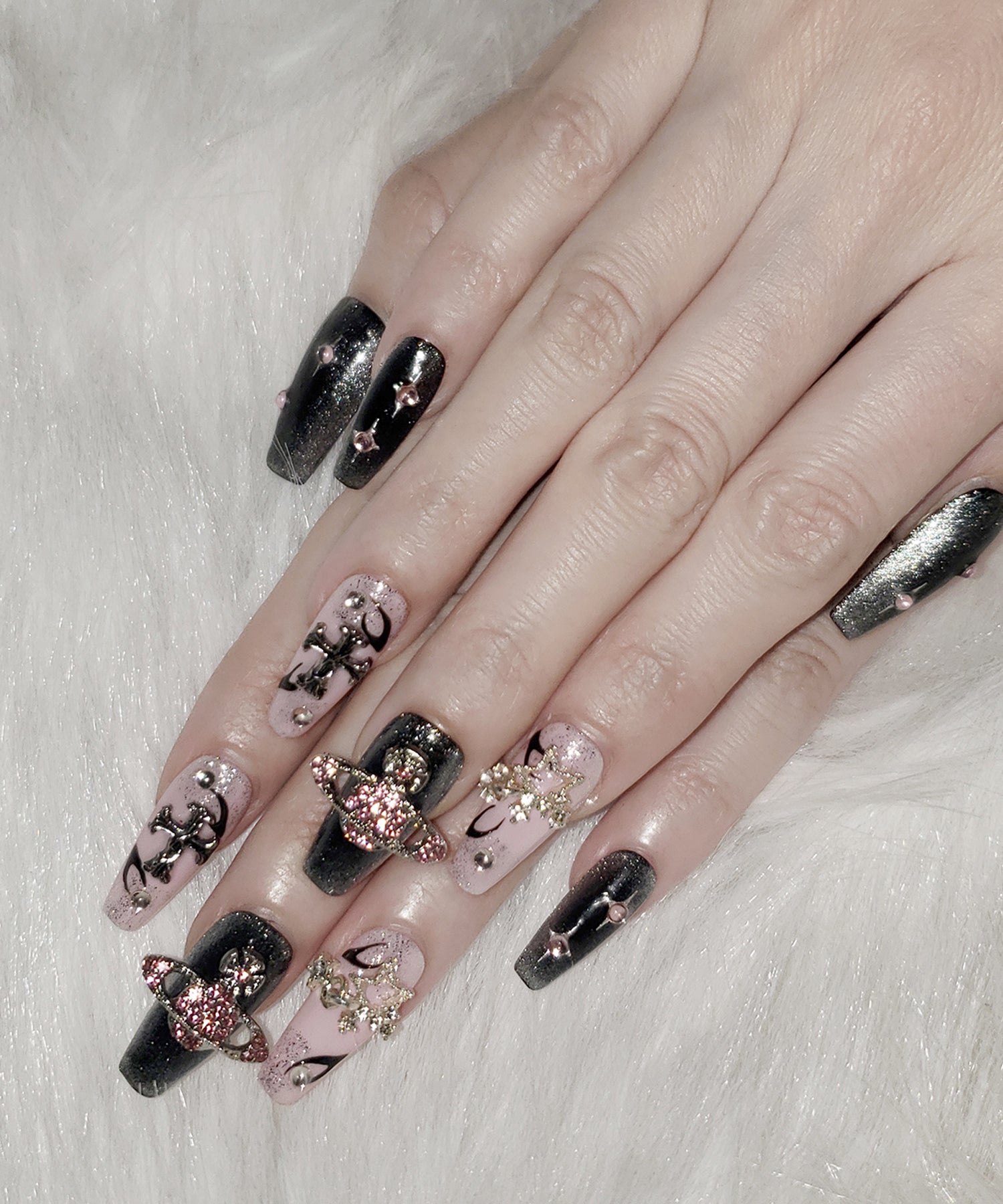 プラネットクロスピンクブラックマグネットネイルチップ／planet cross pink black magnet nail tips