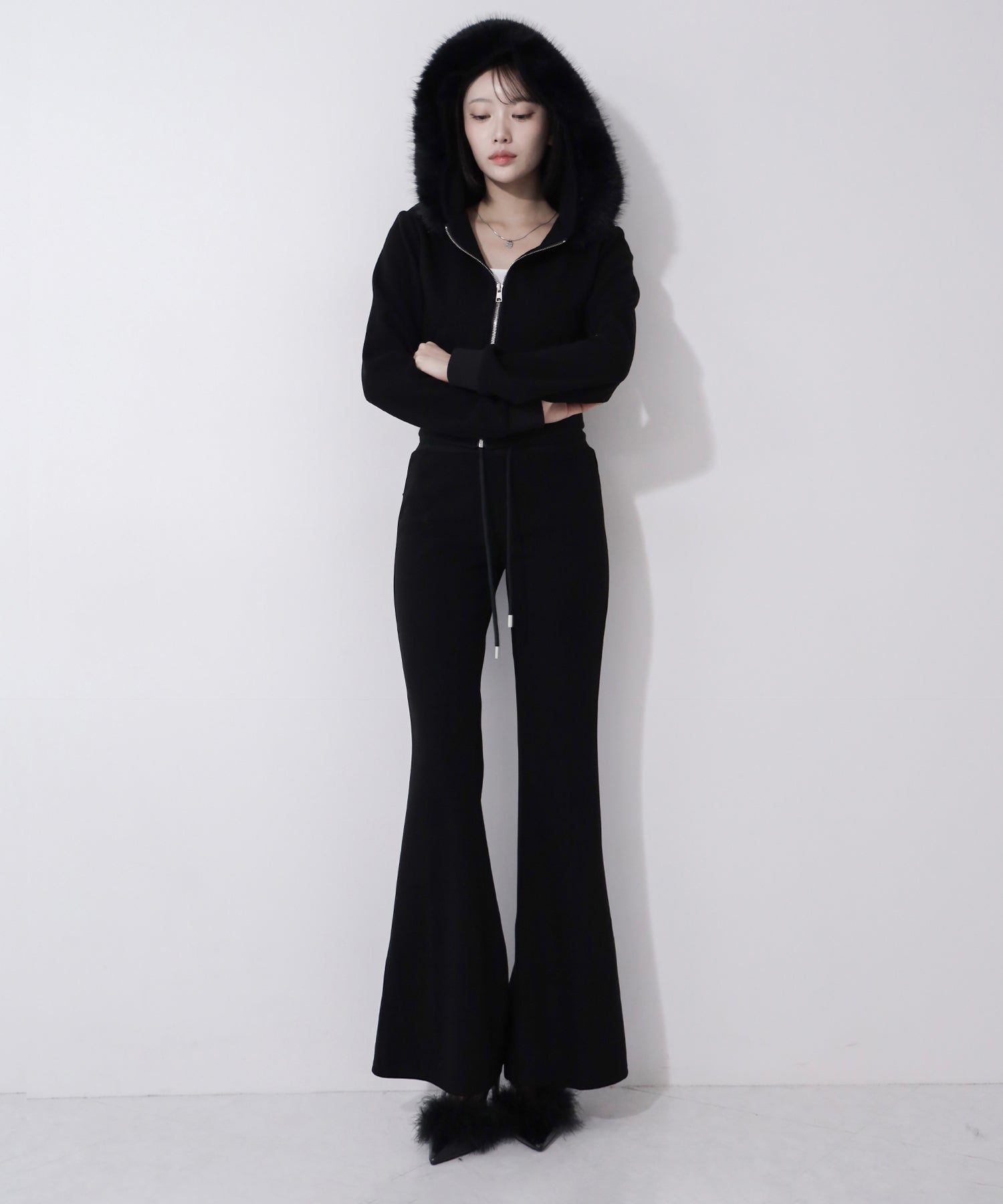【 セットアップ 】ファーフードショートパーカー＆スウェットフレアパンツ ／ Fur short hoodie ＆ sweat flare pants SETUP