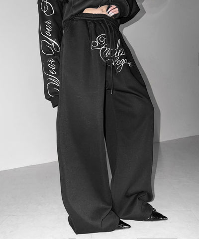 フロントレタリングロゴ刺繍ワイドスウェットパンツ ／ front lettering logo embroidery wide sweatpants