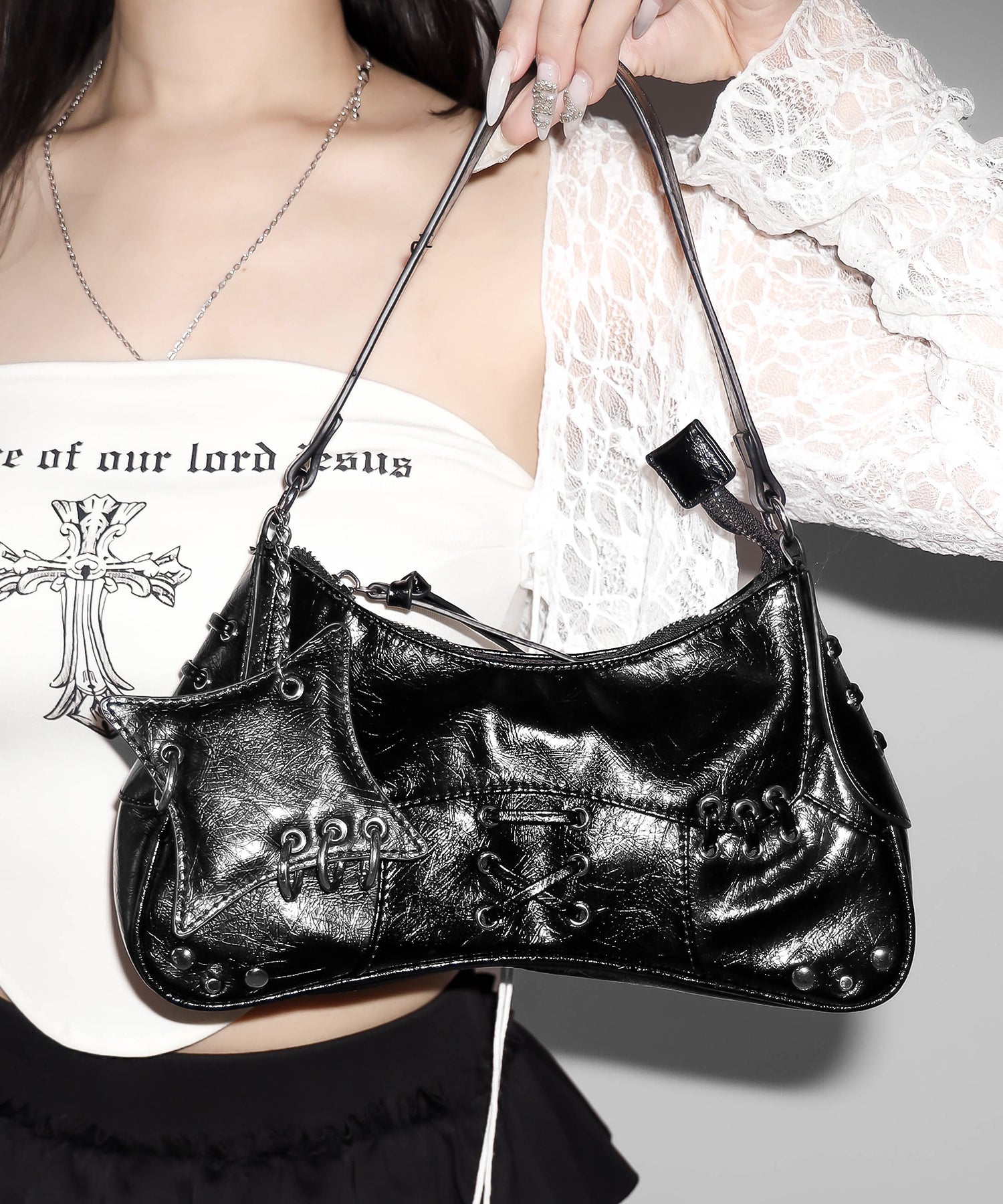 【 ショルダーストラップ付 】ピアッシングレースアップショルダーバッグ ／ piercing lace-up vintage shoulder bag