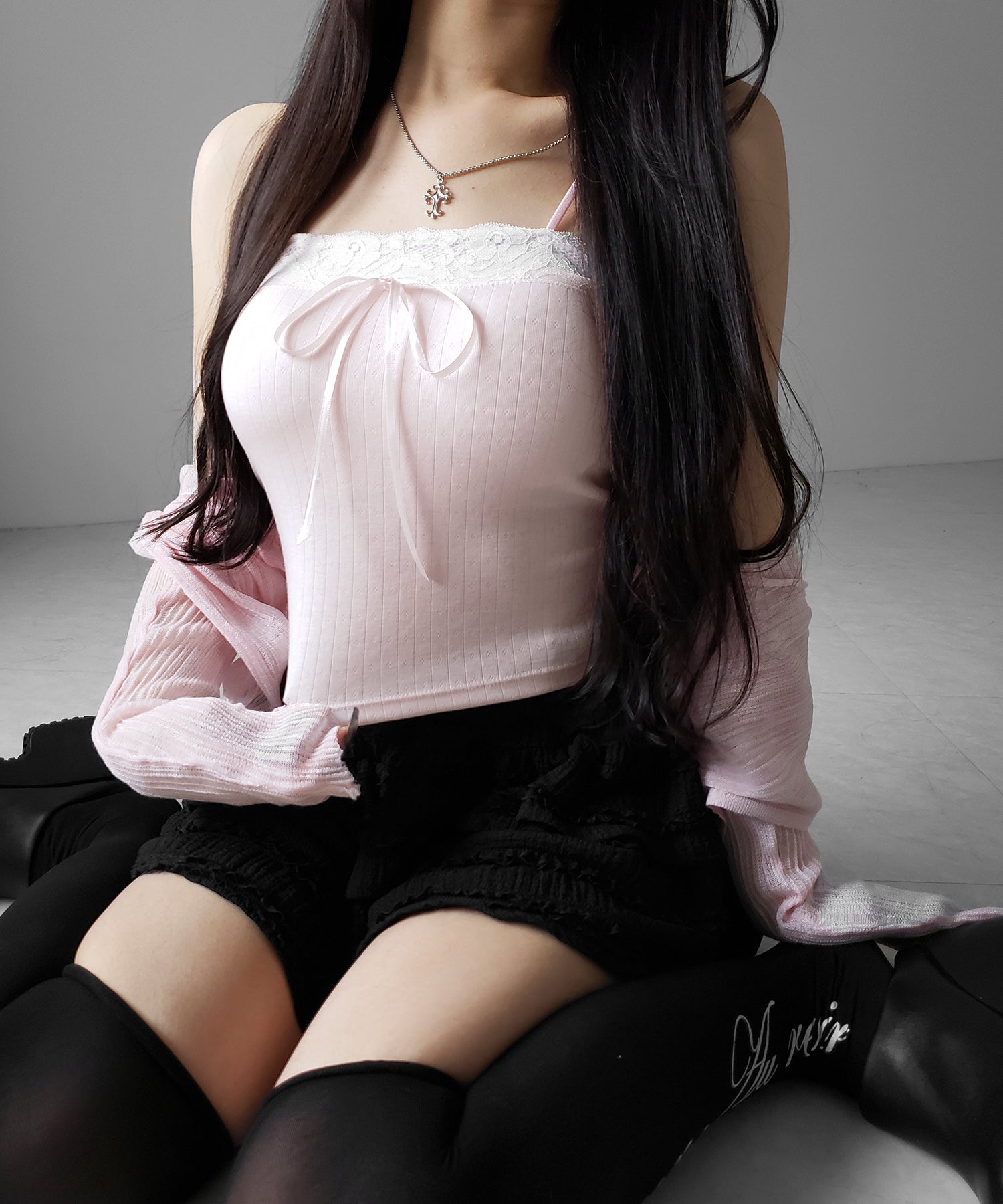 フロントリボンレースショートキャミソール ／ front ribbon lace short camisole