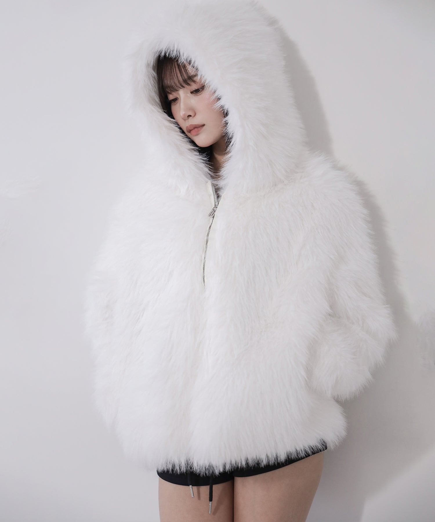 フェイクファーフーディミドルコート ／ fake fur hoodie middle coat
