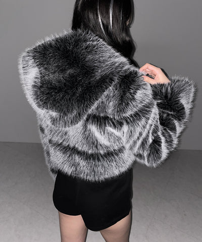 フェイクファーフーディショートコート ／ fake fur hoodie short coat