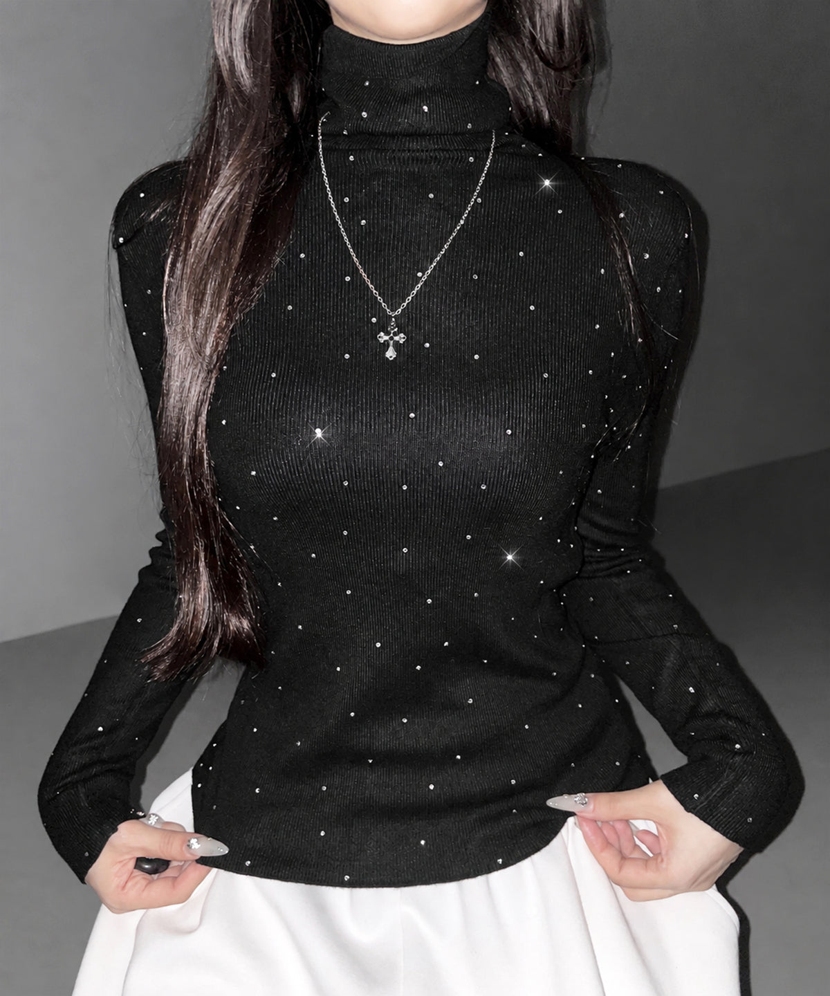 ラインストーンタートルニットトップス ／ Rhinestone turtleneck knit tops