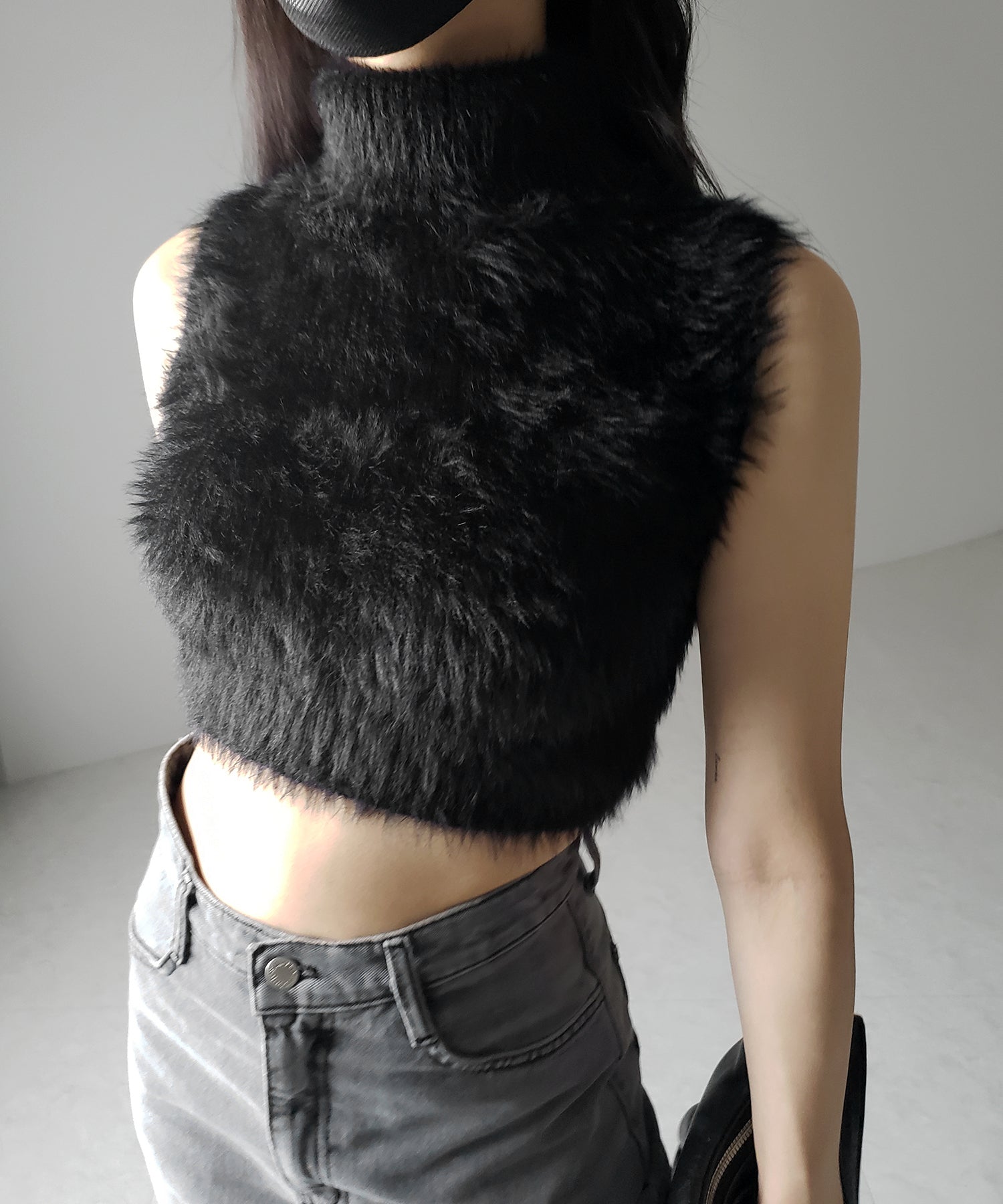 【 ３color 】タートルネックショートシャギーノースリニットトップス ／ turtleneck short shaggy nosleeve knit tops
