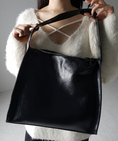 【 ２color 】ヴィンテージフェイクレザースクエアショルダーバッグ ／ vintage fake leather square shoulder bag