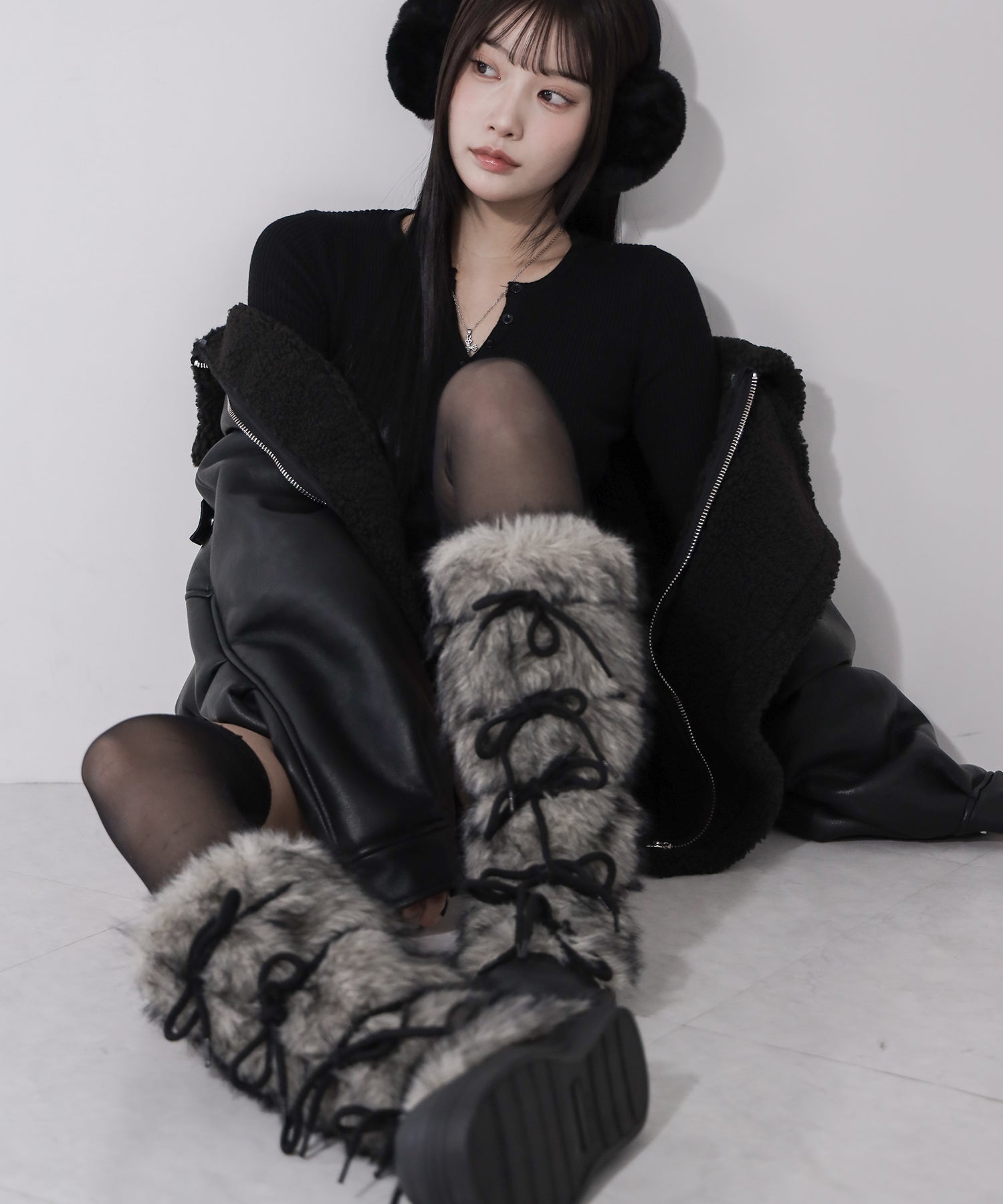 ボリュームフェイクファーレースアップロングブーツ ／ volume fake fur laceup long boots