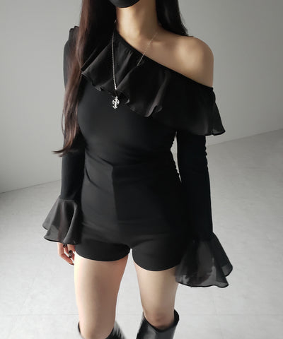 【 ２color 】ワンショルボリュームフリルカットソートップス ／ one shoulder volume frill cutsew tops