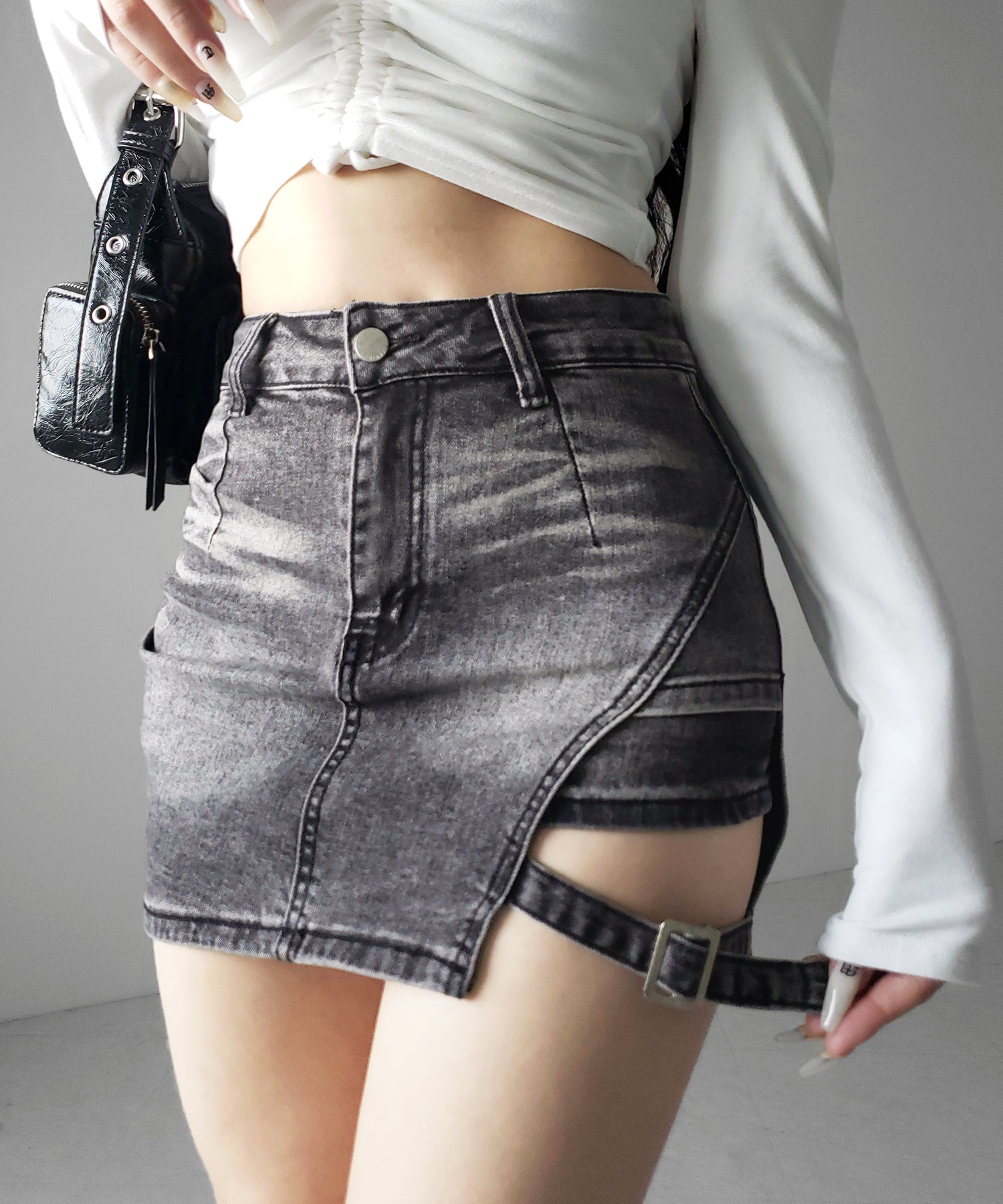 【 インパン裏地付 】カットアウトベルトストラップデニムミニスカパン ／ cutout belt strap denim mini skirt pants