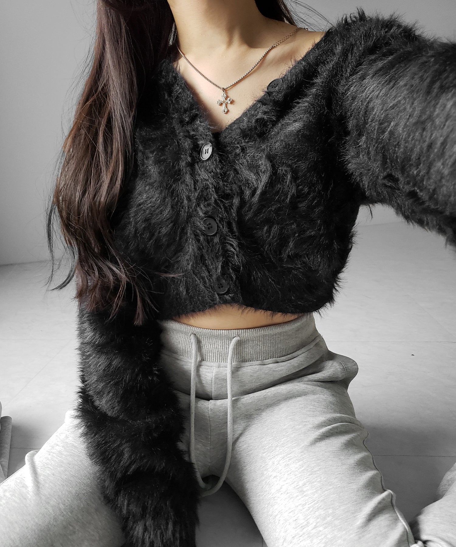 ブラックボタンショートシャギーニットカーディガン ／ black button short shaggy knit cardigan