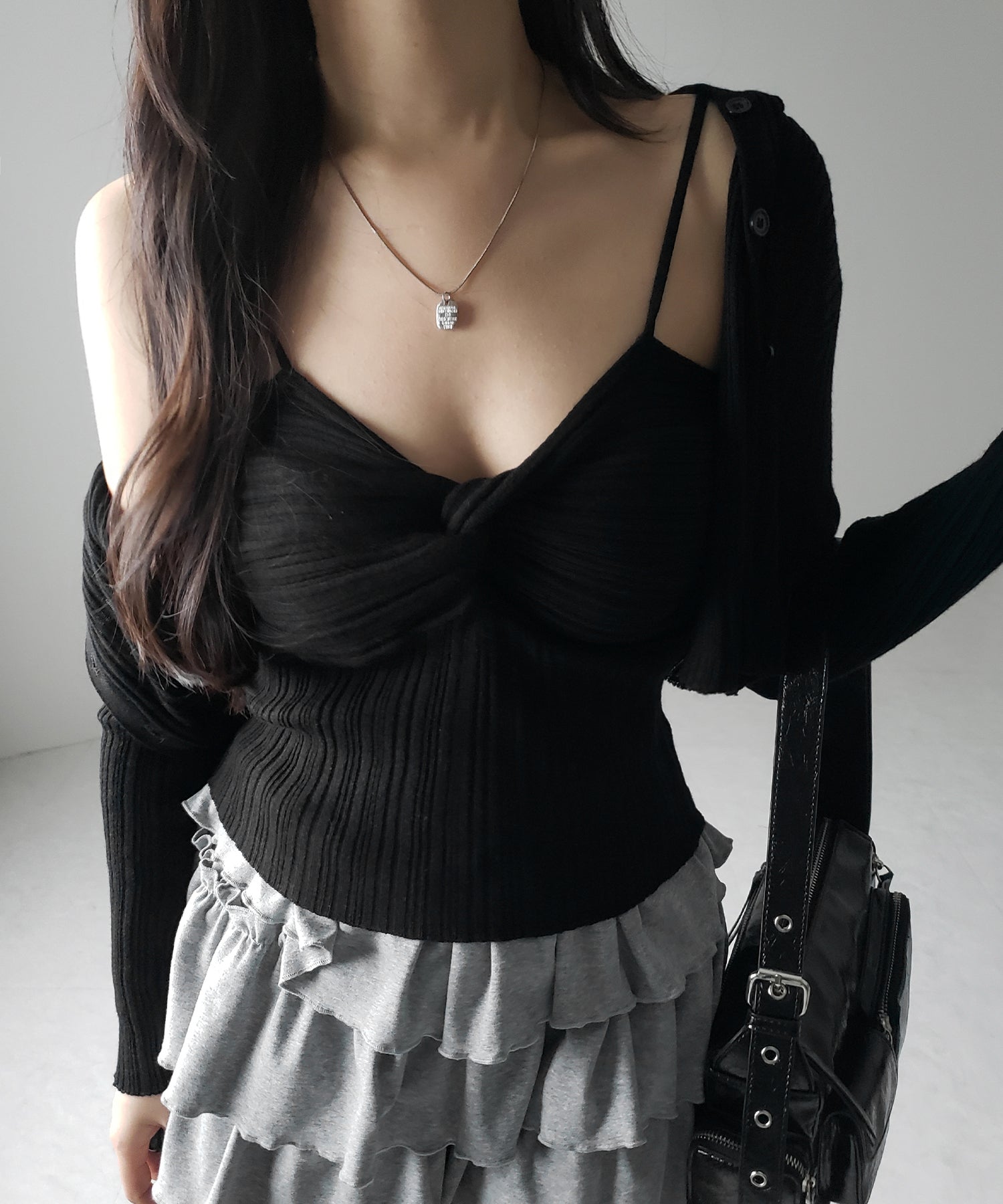 【 2点セット 】ツイストリブニットキャミソール ＋シアーリブショートカーディガン SET ／ twisted rib knit camisole + sheer rib short cardigan SET