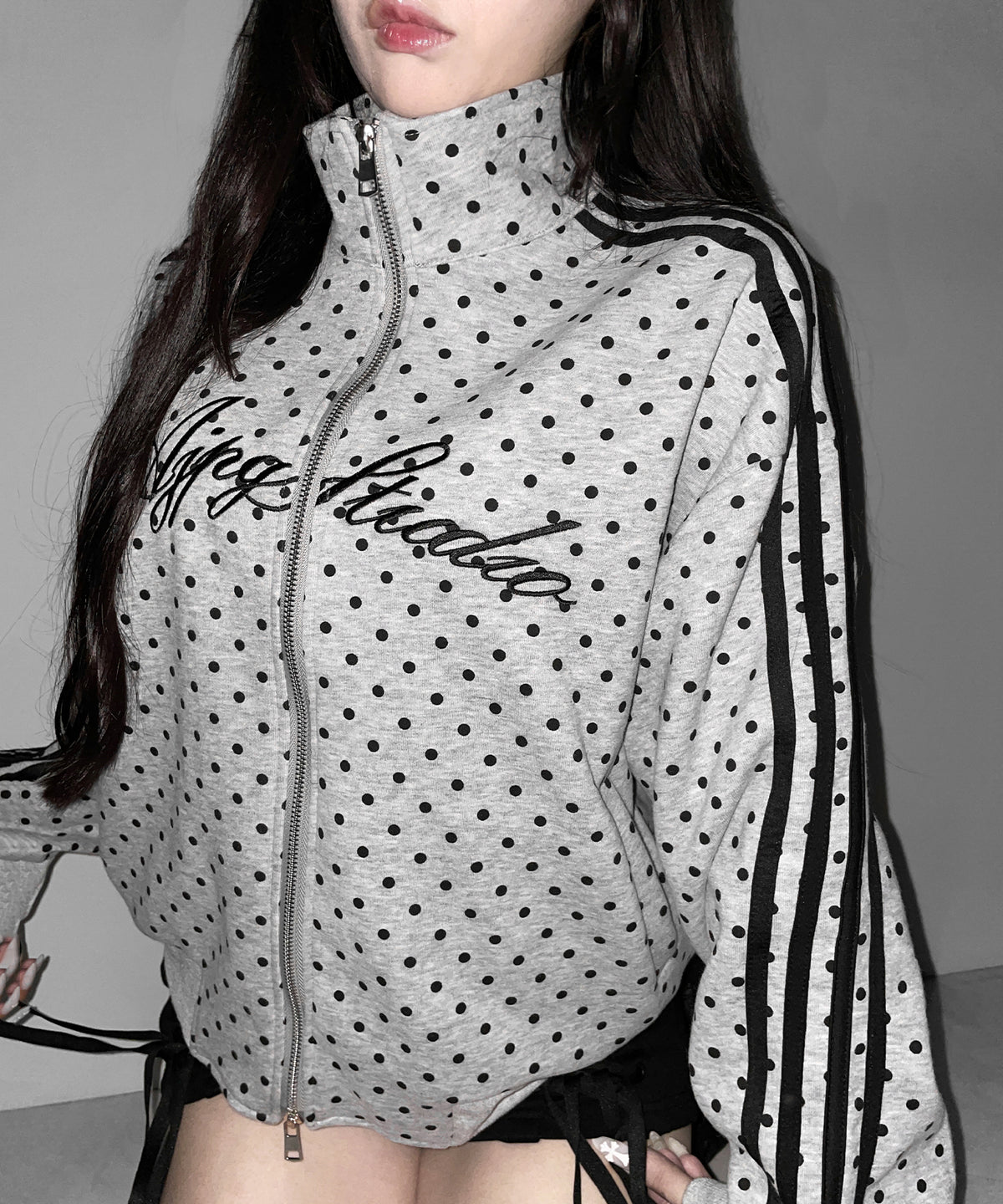 レタリングロゴ刺繍ドットラインオーバースウェットブルゾン ／ lettering logo embroidery dot line over sweat blouson