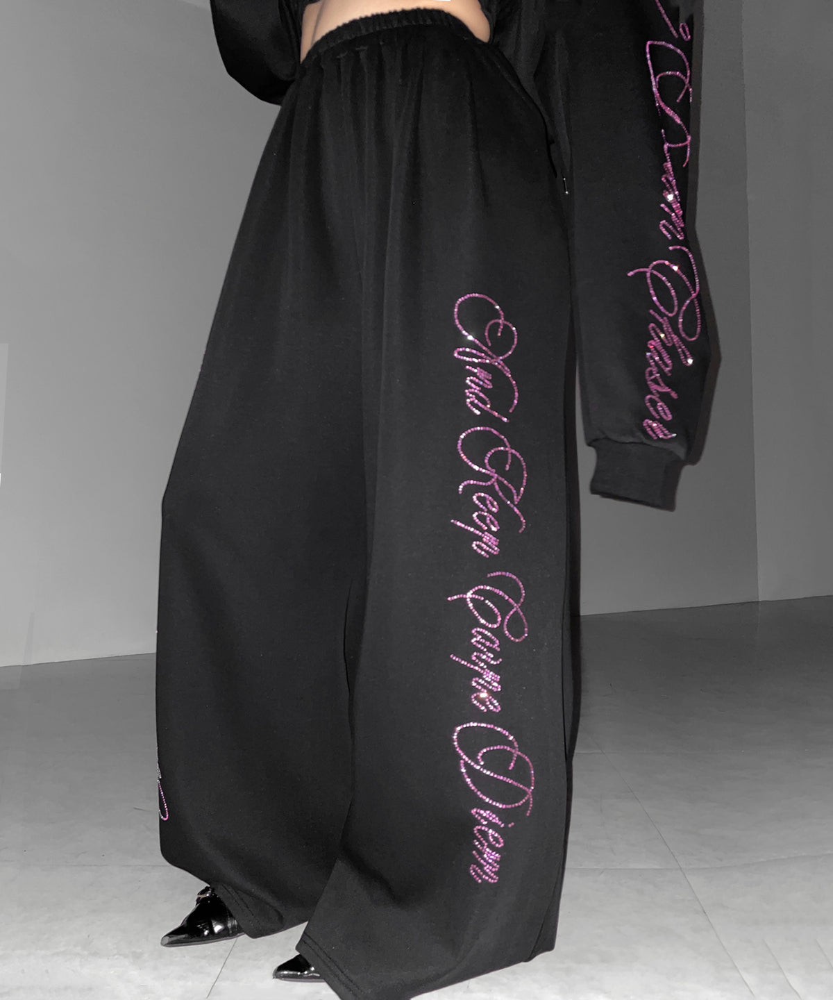 【 セットアップ可能 】ラインストーンロゴワイドスウェットパンツ ／ Rhine stone logo wide sweatpants