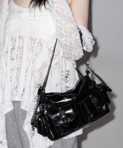 【ショルダーにできる2WAY】4バックルポケットワンハンドルショルダーバッグ／4 buckle pocket one handle shoulder bag