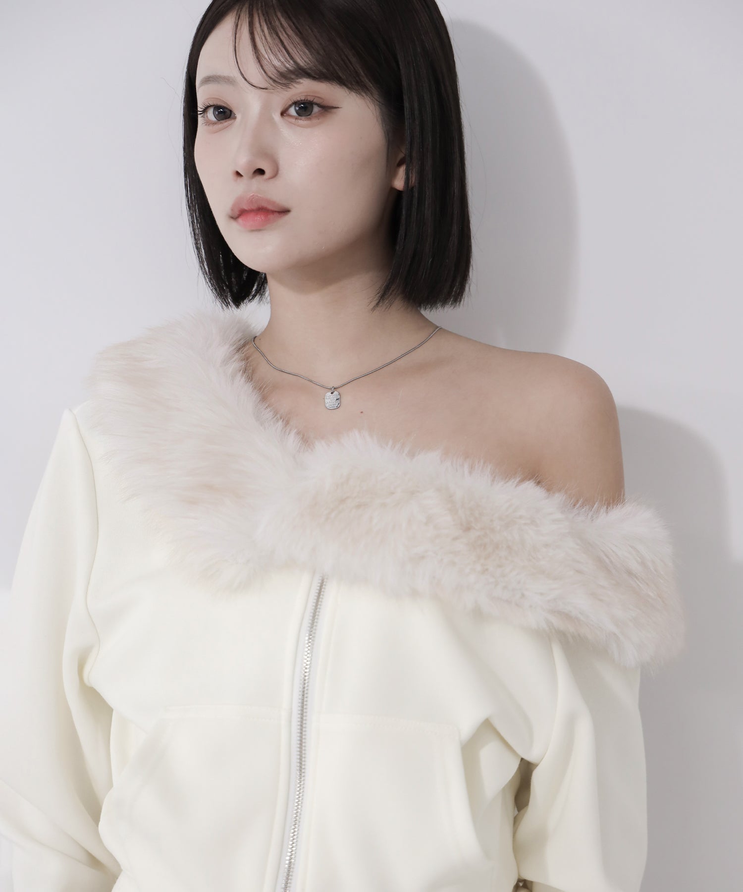 【 セットアップ 】ファーダブルジップワンショルスウェット＆タックワイドスウェットパンツ ／ Fur double-zip one-shoulder sweatshirt ＆ tuck wide sweatpants SETUP