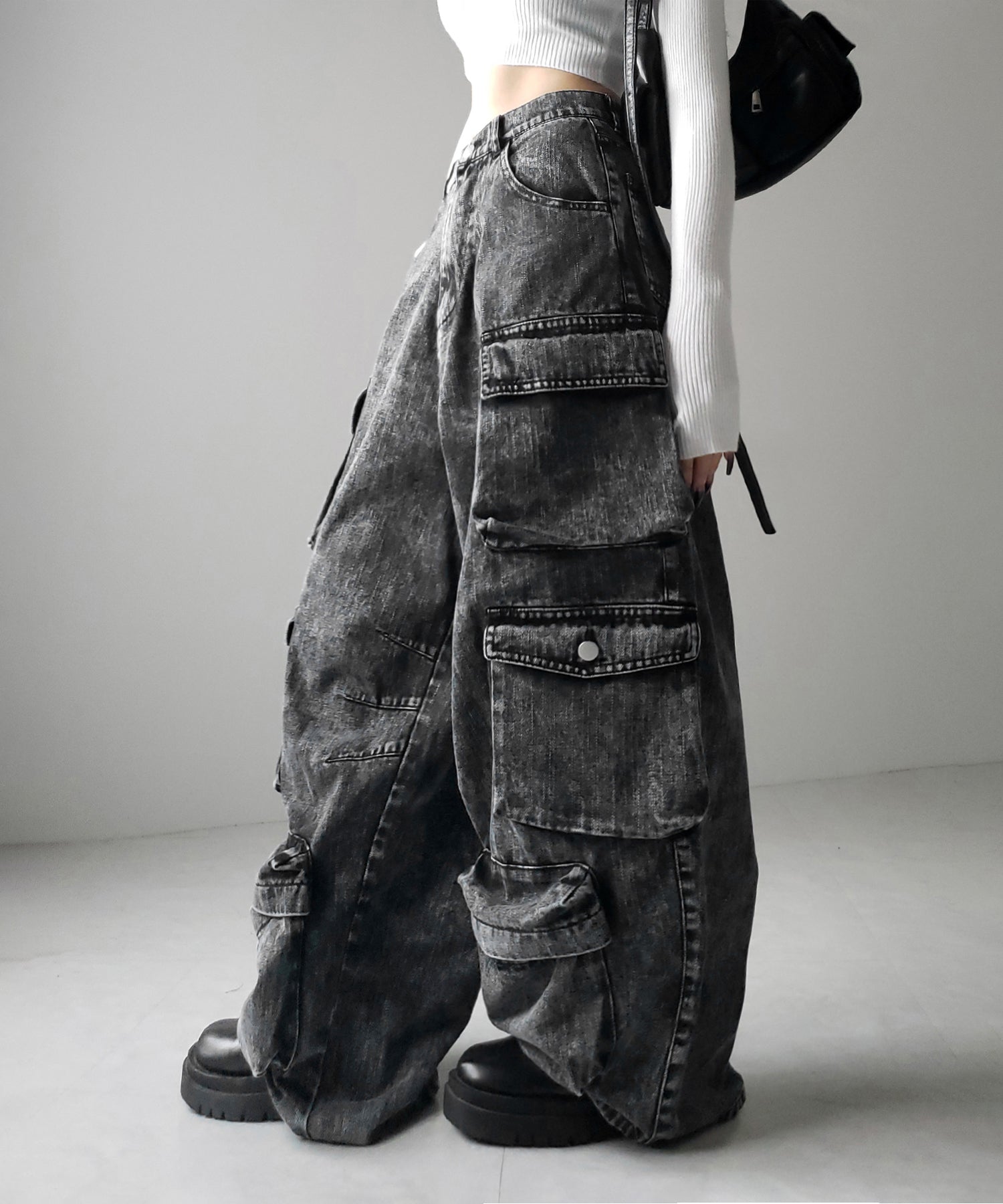 【 デニムセットアップ着用可能 】ヴィンテージケミカルブリーチヘビーワイドカーゴデニム ／ vintage chemical bleach heavy wide cargo denim