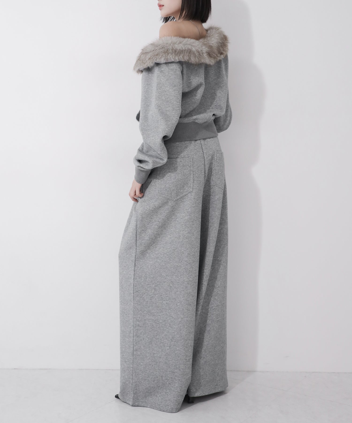 【 セットアップ 】ファーダブルジップワンショルスウェット＆タックワイドスウェットパンツ ／ Fur double-zip one-shoulder sweatshirt ＆ tuck wide sweatpants SETUP