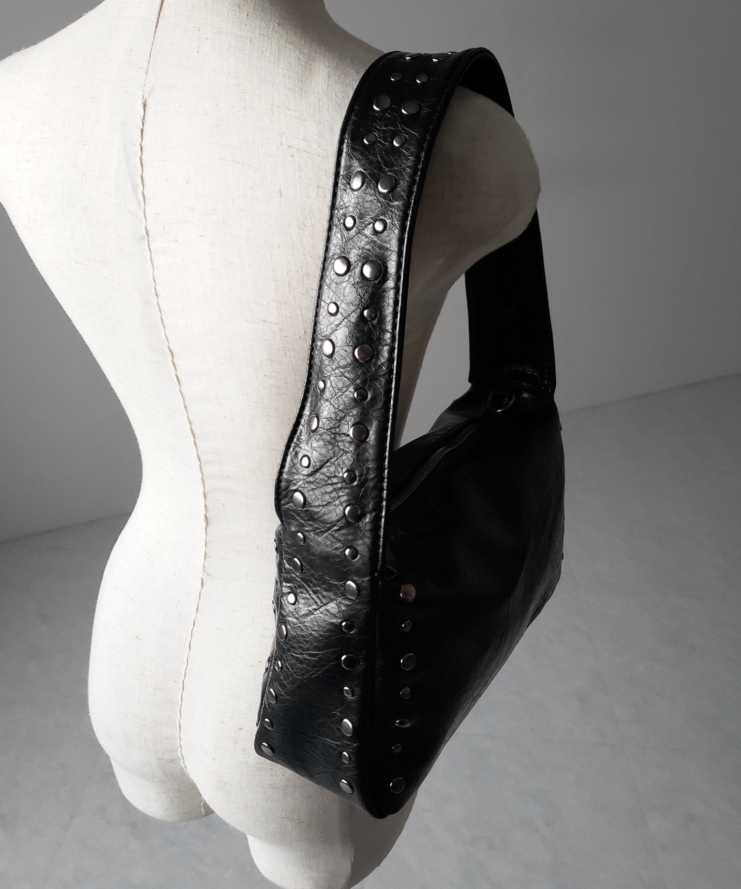 【 ２color】スタッズデザインスクエアショルダーバッグ ／ stud design square shoulder bag