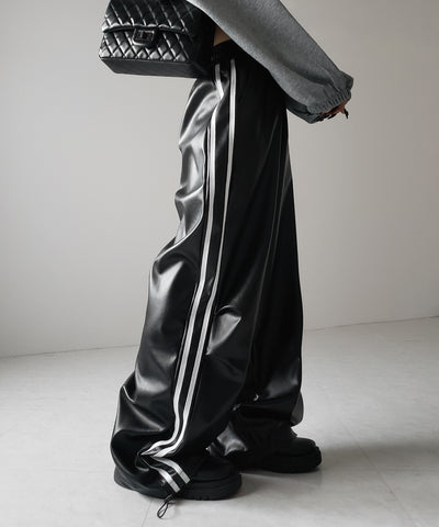 【 選べる４size ／ ２color 】２WAY サイドラインフェイクレザーワイドパンツ ／ ２WAY Sideline fake leather wide pants