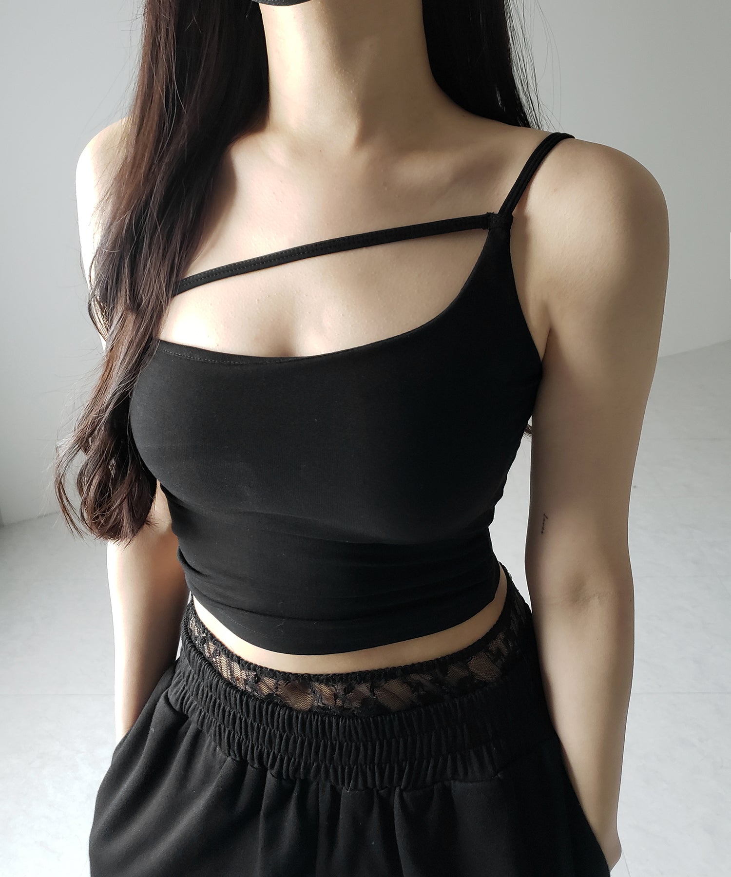 【 ３color ／ カップ付 】ラインストラップワンショルキャミソール ／ line strap one shoulder camisole
