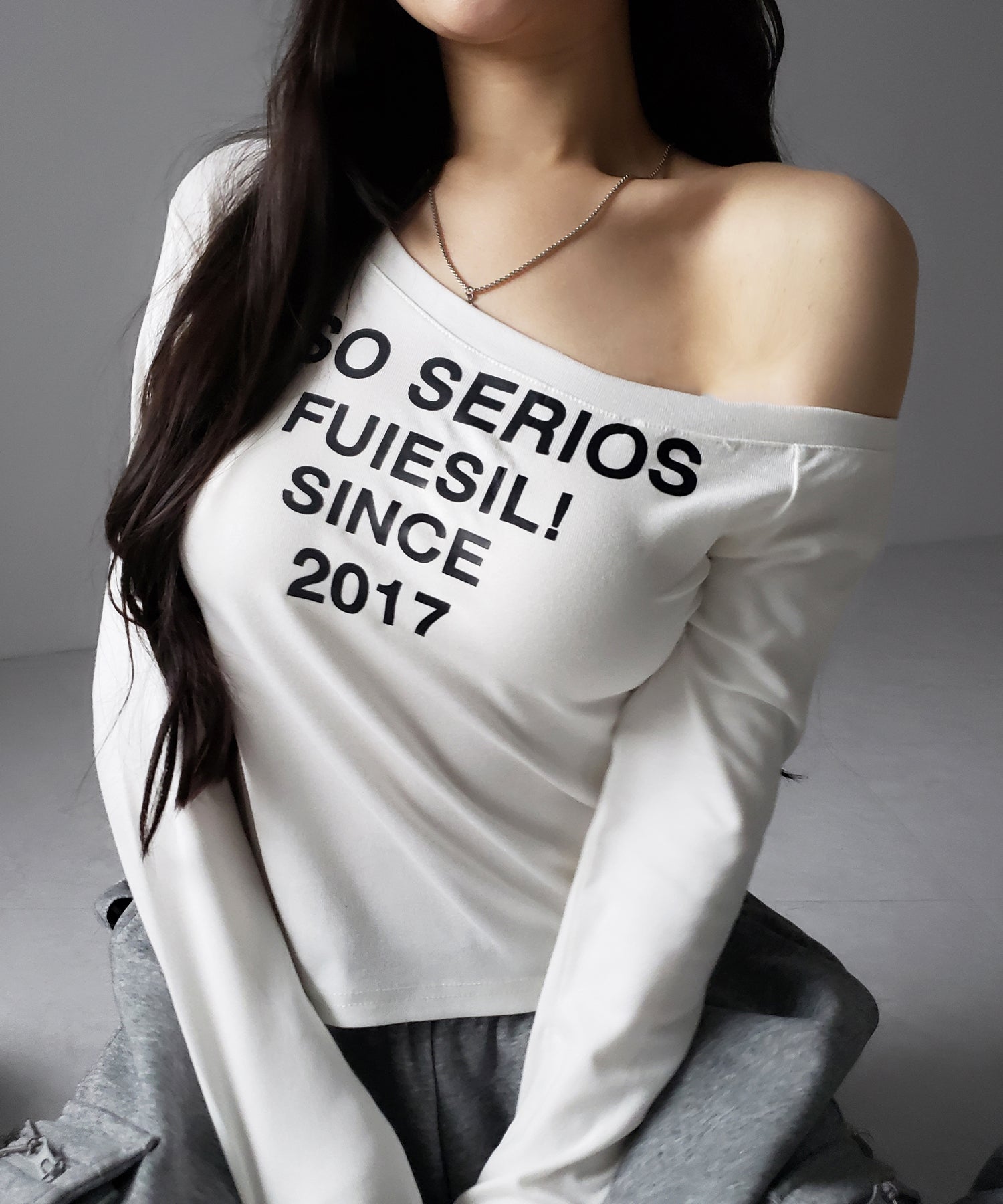 コンパクトロゴワンショルルーズロンT ／ compact logo one-Shoulder loose long-sleeve T-Shirt