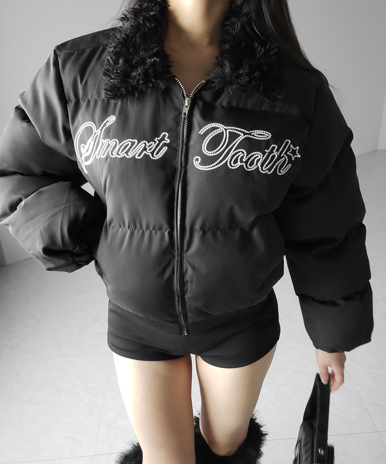 レタリングロゴ刺繍ショートパフダウンジャケット ／ lettering logo embroidery short puffer jacket