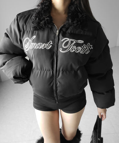 レタリングロゴ刺繍ショートパフダウンジャケット ／ lettering logo embroidery short puffer jacket