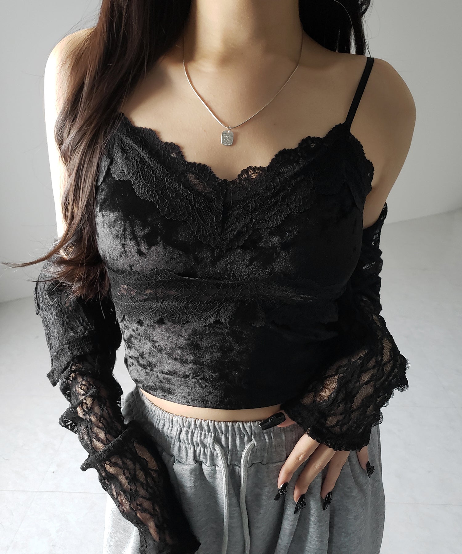 【 カップ付き 】ダブルレースベロアショートビスチェキャミソール ／ double lace velor short bustier camisole