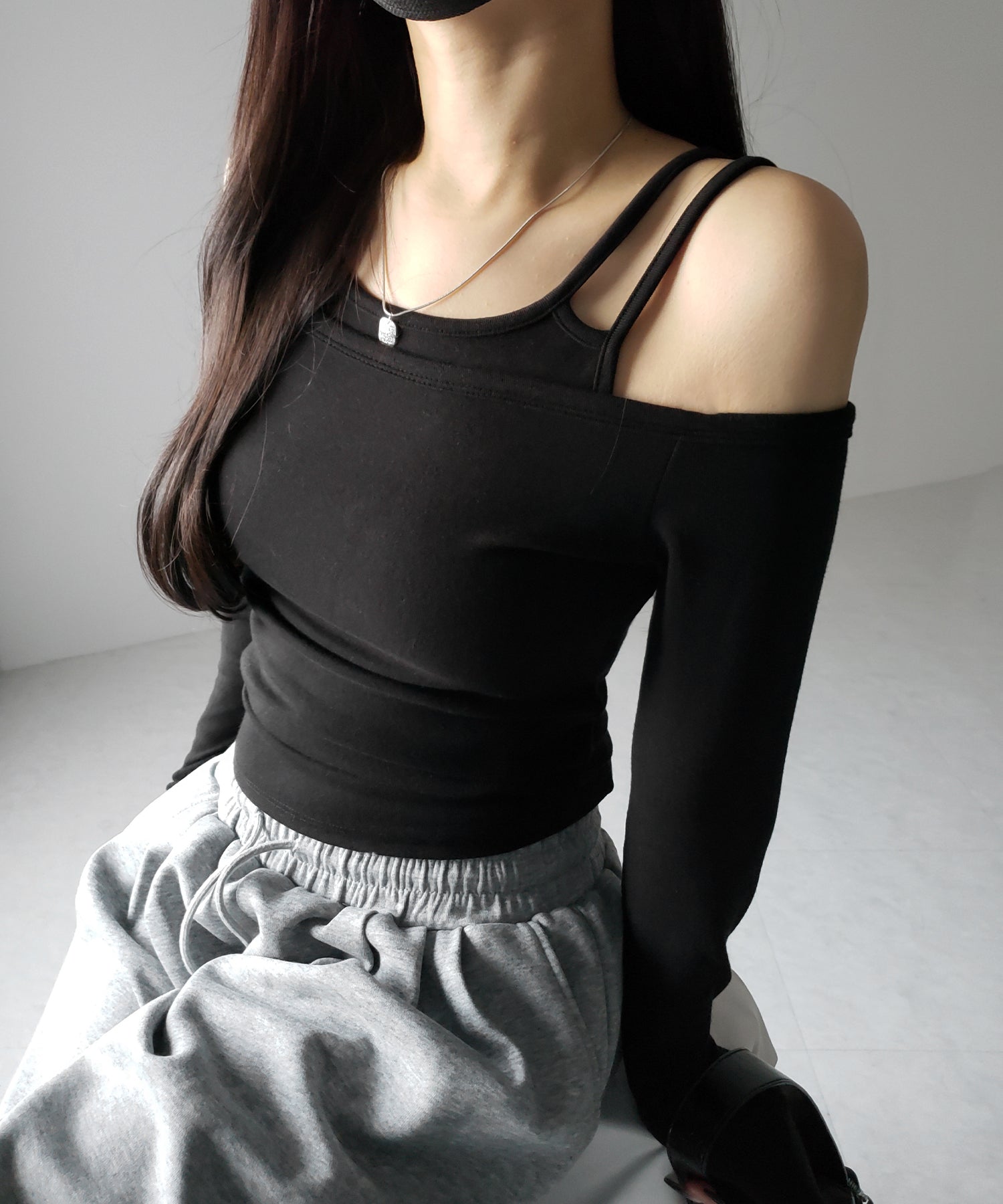 【 ２color 】レイヤードダブルストラップオフショルトップス ／ layerd double strap off shoulder tops