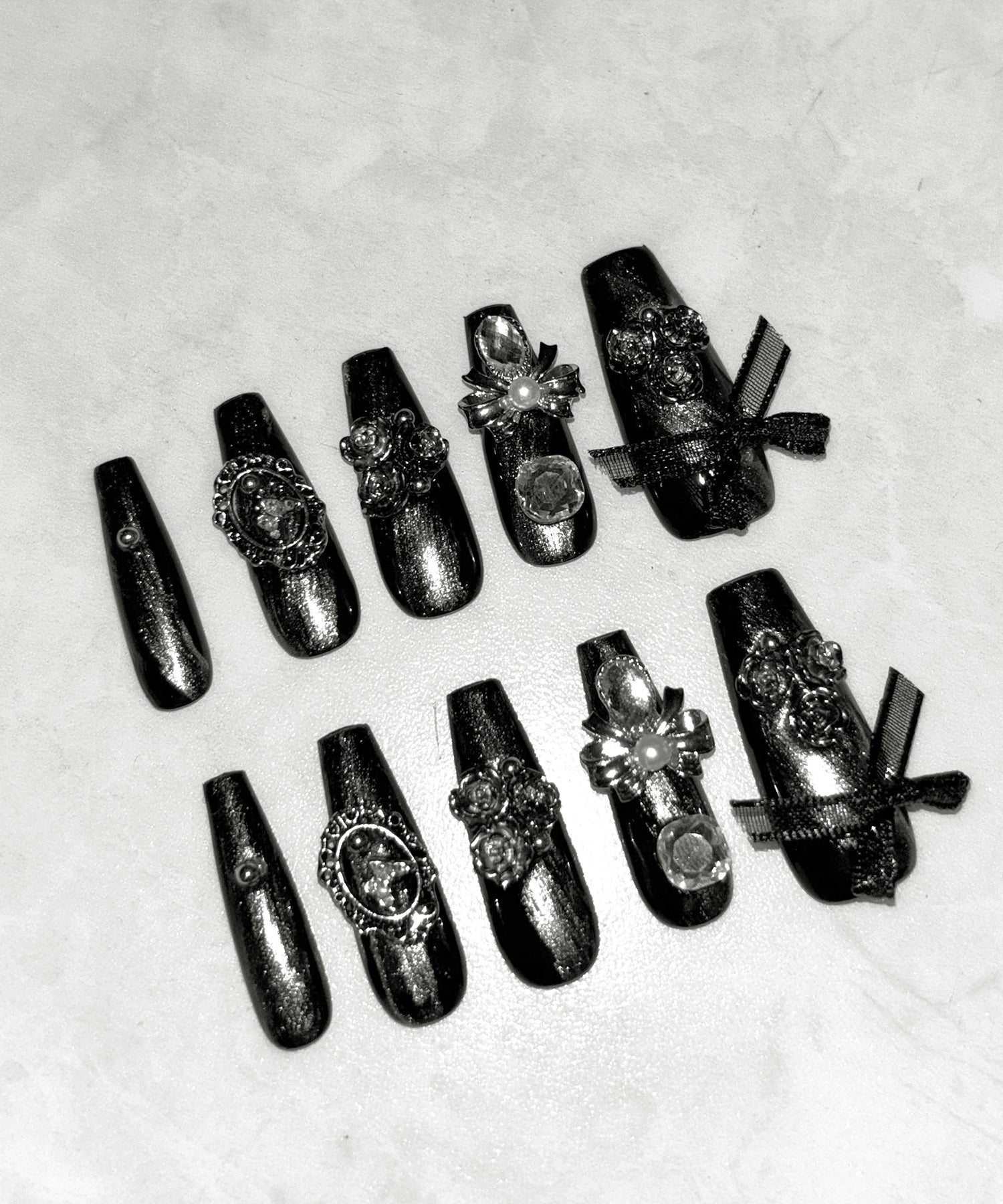 カメオリボンメタリックブラックロングネイルチップ ／ cameo ribbon metallic black long nail tips
