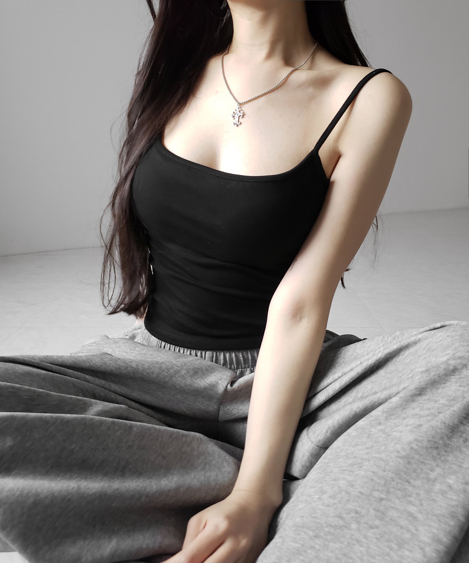 【 カップ付き 】スクエアネックストラップスリムキャミソール ／ square neck strap slim camisole