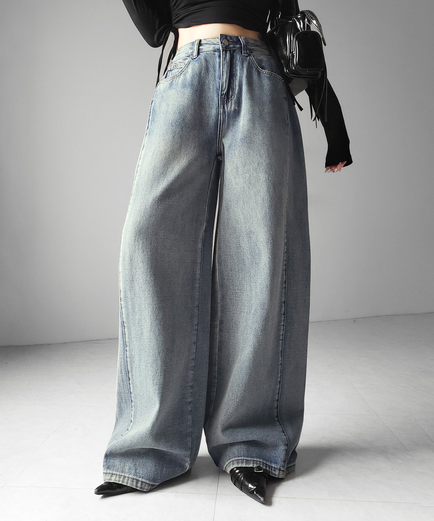 ヴィンテージライクウォッシュカーブワイドデニム ／ vintage like wash curve wide denim