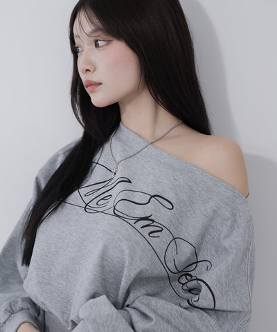 レタリングロゴワンショルショートスウェットライクトップス ／ lettering logo one-shoulder short sweatlike tops