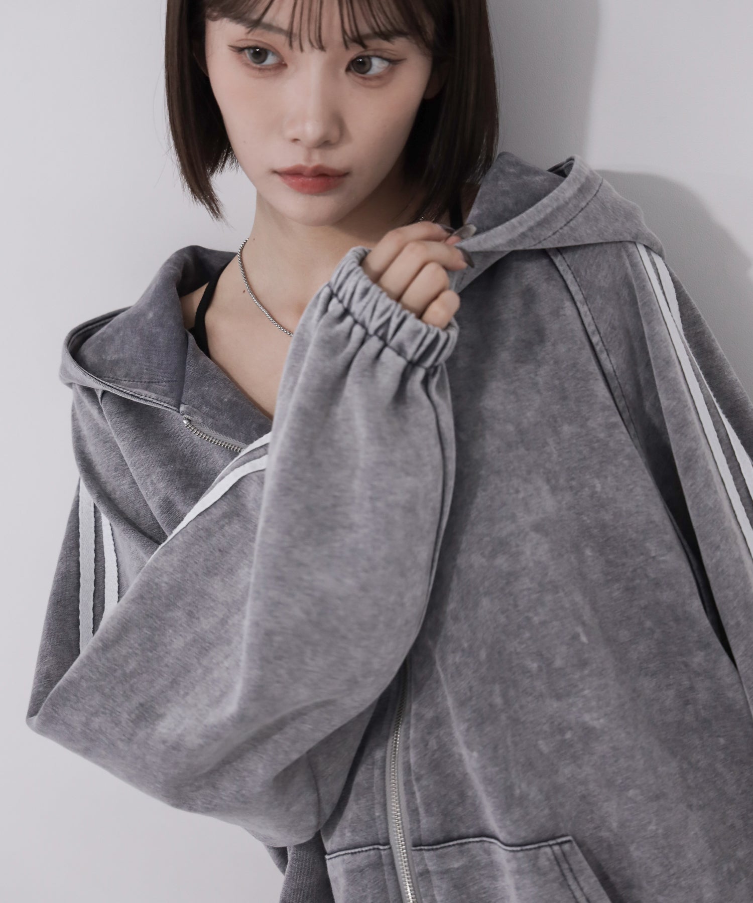 ピグメントヴィンテージ加工サイドラインジップアップパーカー ／ Pigment vintage side line zip-up hoodie