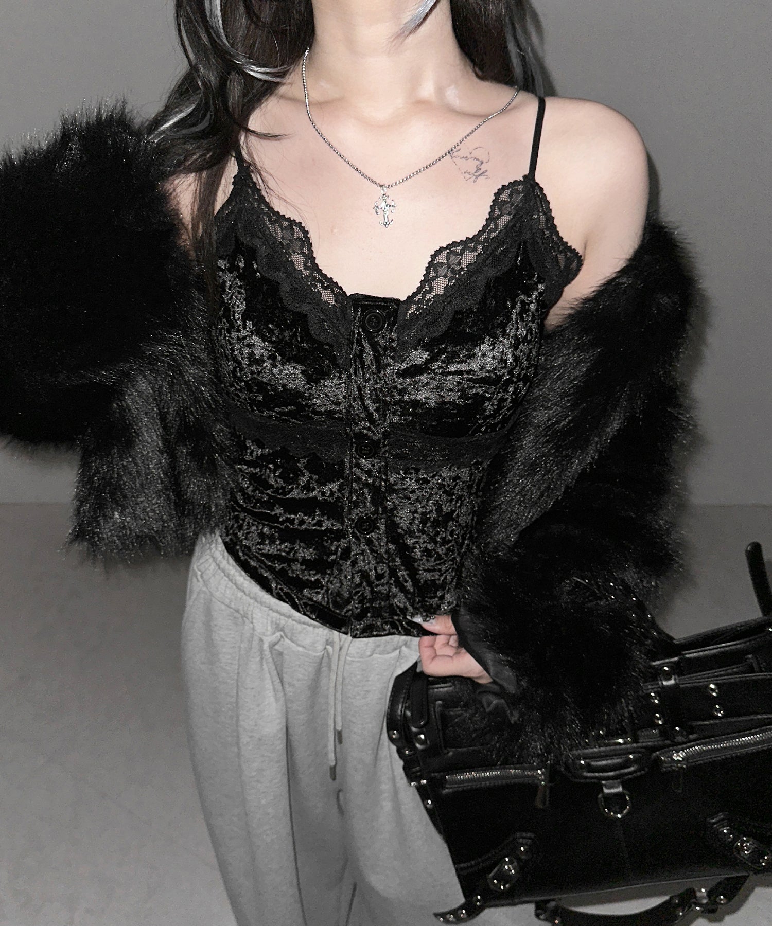 フロントボタンレースベロアショートキャミソール ／ front button lace velor short camisole